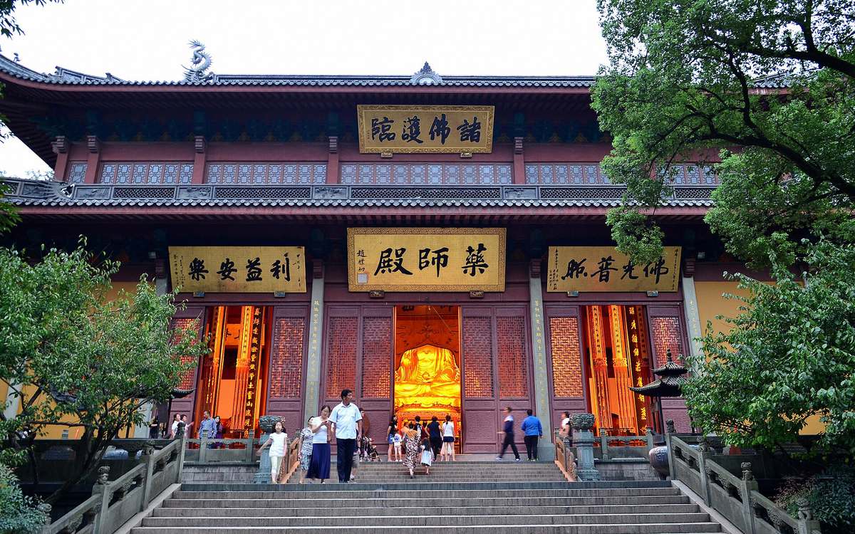 The Medicine Buddha Hall entrance at Lingyin Temple